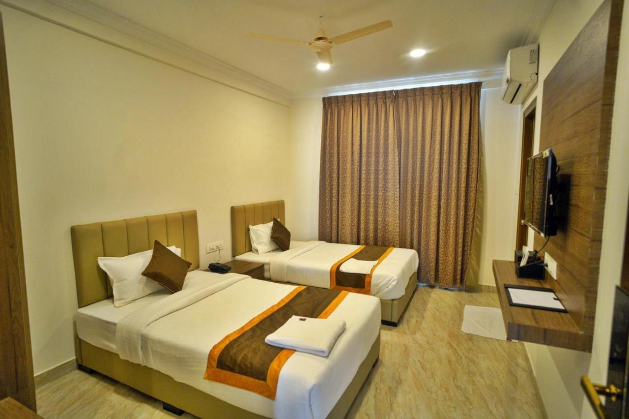Hotel Sterling Inn Bangalore International Airport Yelahanka Экстерьер фото