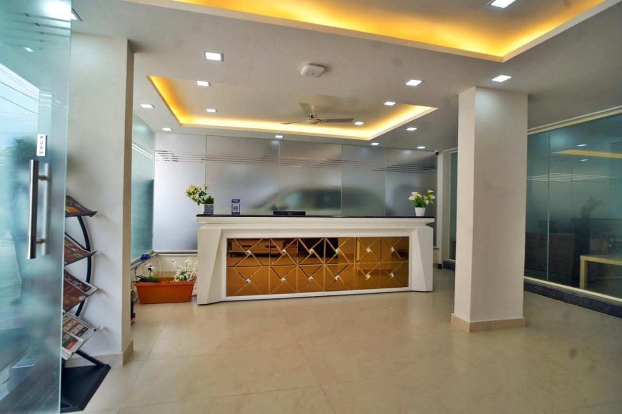 Hotel Sterling Inn Bangalore International Airport Yelahanka Экстерьер фото