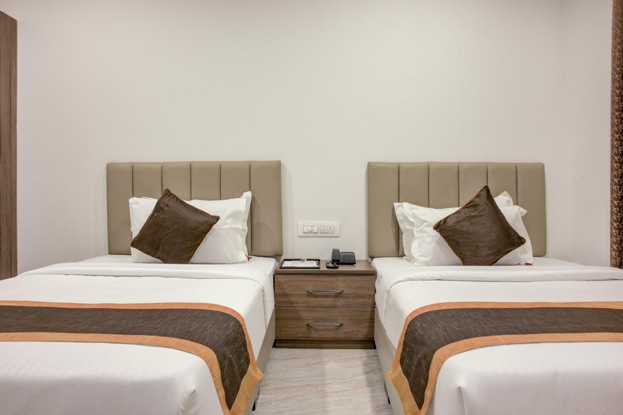 Hotel Sterling Inn Bangalore International Airport Yelahanka Экстерьер фото
