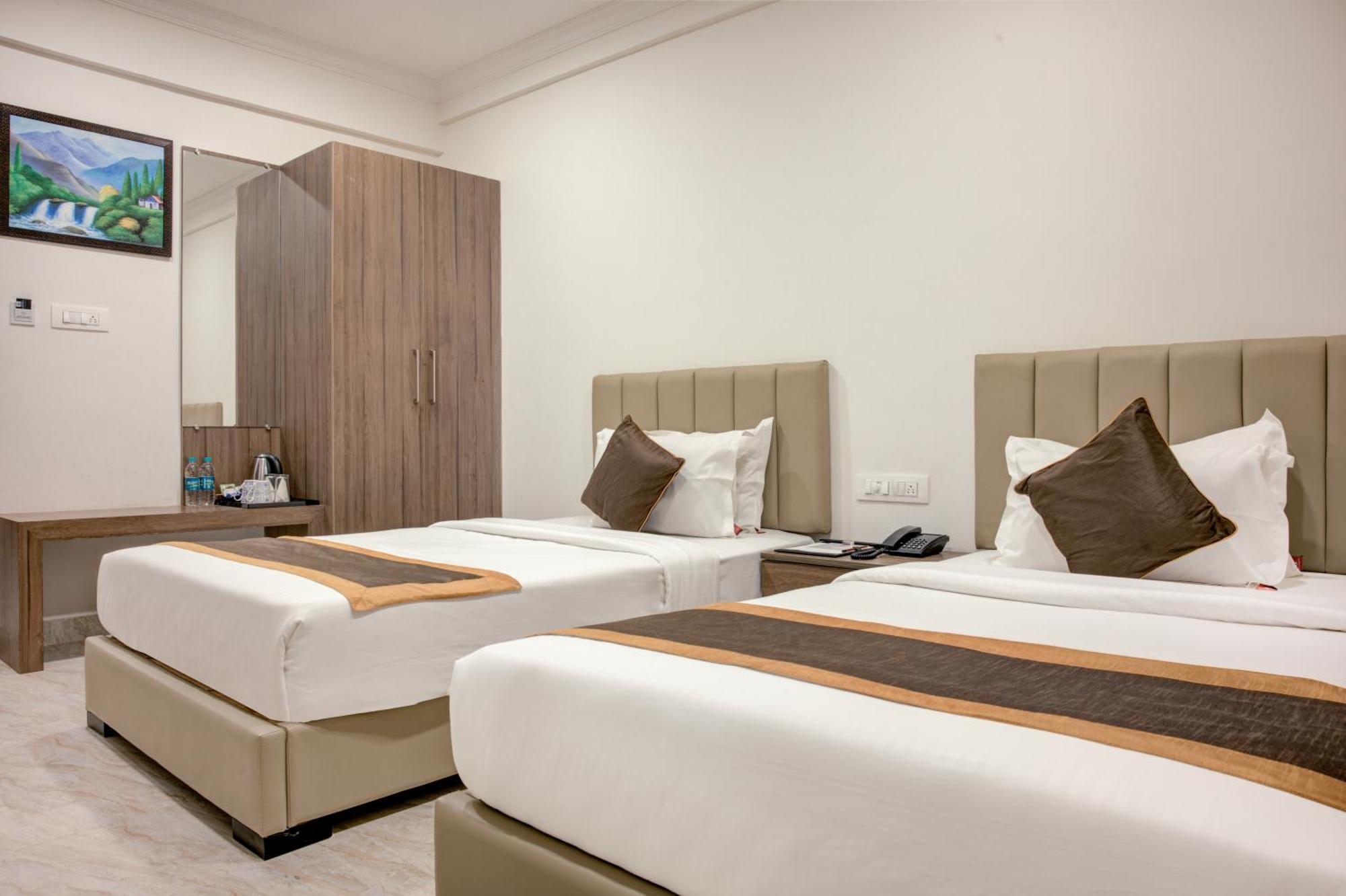 Hotel Sterling Inn Bangalore International Airport Yelahanka Экстерьер фото