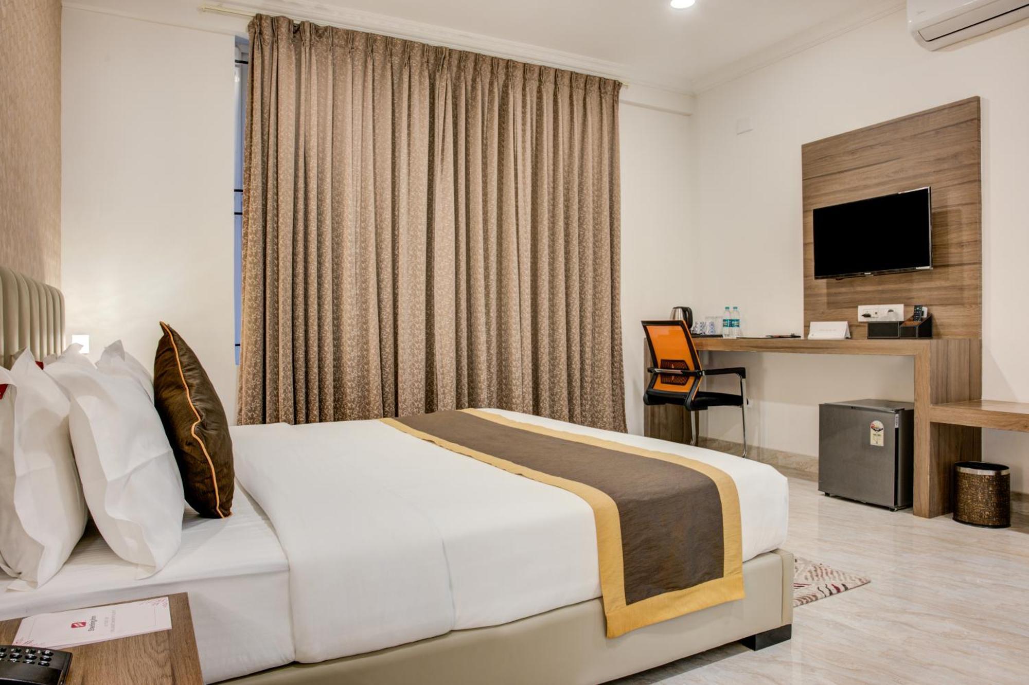 Hotel Sterling Inn Bangalore International Airport Yelahanka Экстерьер фото