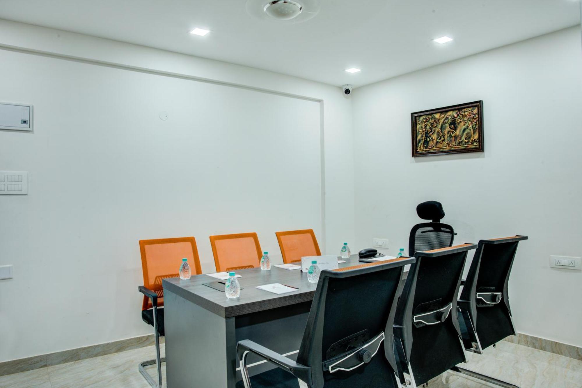 Hotel Sterling Inn Bangalore International Airport Yelahanka Экстерьер фото