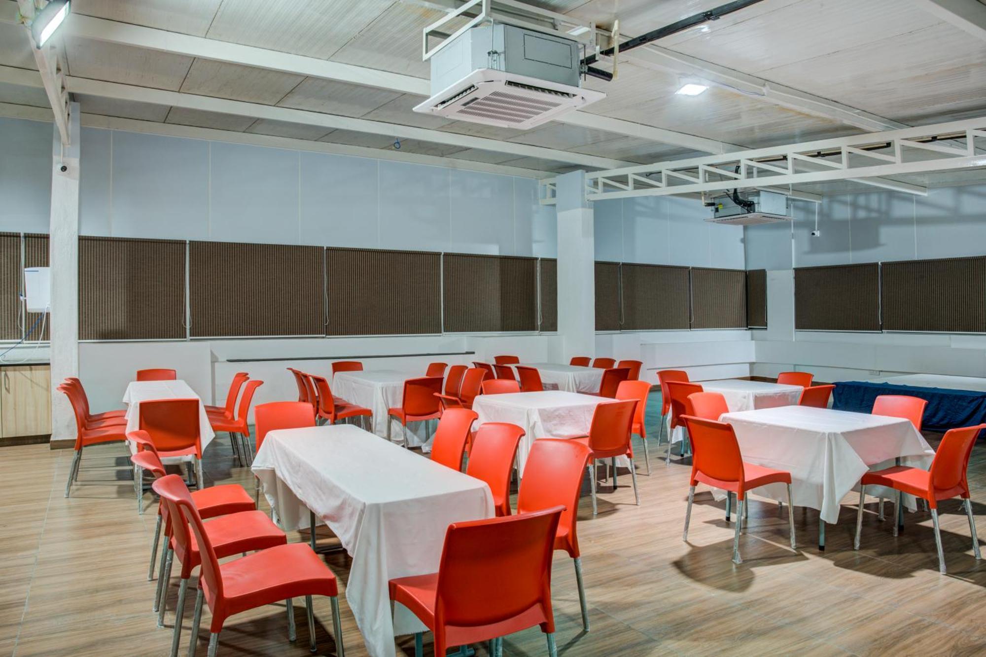Hotel Sterling Inn Bangalore International Airport Yelahanka Экстерьер фото