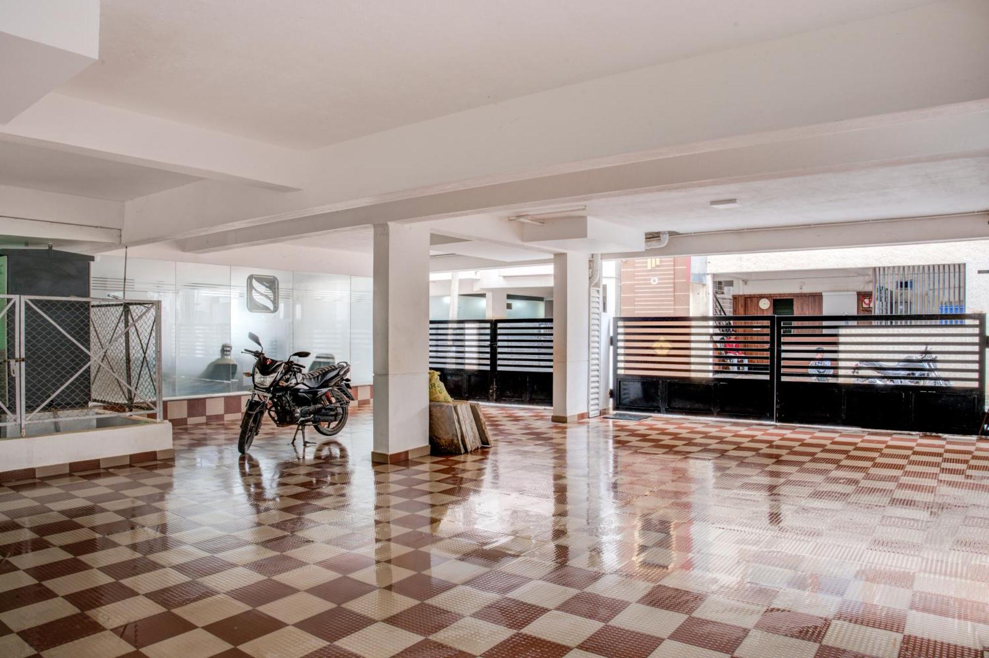 Hotel Sterling Inn Bangalore International Airport Yelahanka Экстерьер фото